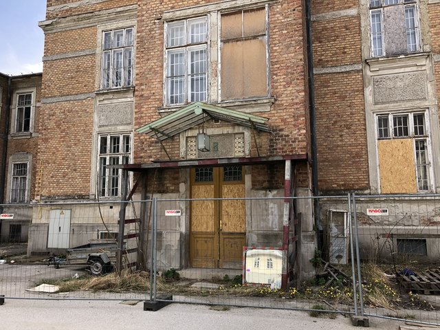 Fehlendes Gesamtkonzept für das Otto-Wagner Spital: Gebäude verfallen oder sollen nicht mehr für die Öffentlichkeit zugänglich sein.