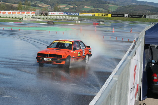 Dietmar Matscher - 2WD R2 - BMW E30 M5 | Foto: Fuzzy (Helm-Racing),  für school-of-drift