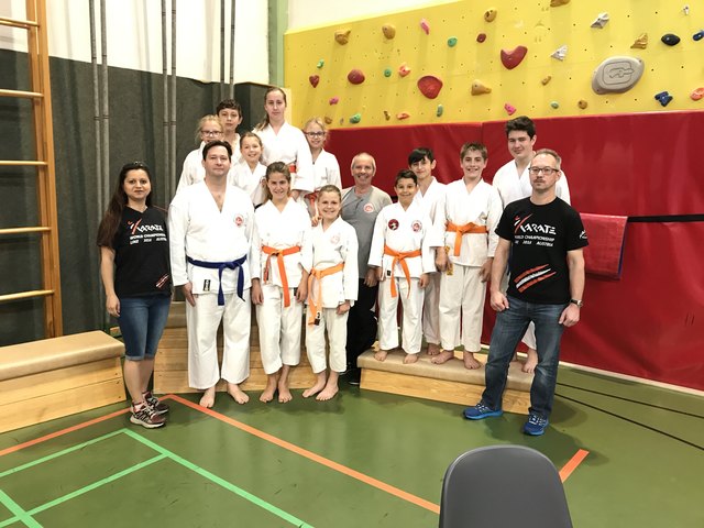 Das erfolgreiche Team der Zen Tai Ryu Sportunion St. Veit rund um ihren Sensai Josef Renz (Mitte). | Foto: privat