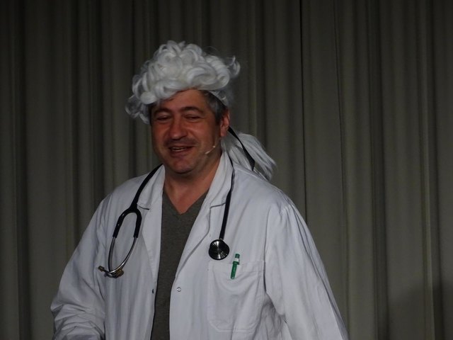 Besucherführung durch das AKH durch Dr. Amadeus.