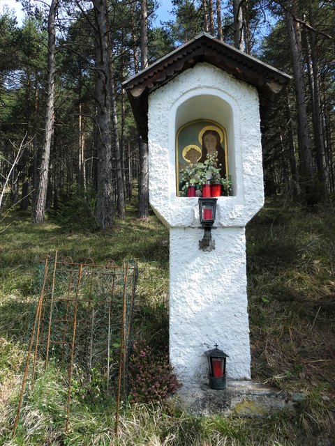Die Bildsäule "Unsere Frau" steht seit jeher an der Grenze zwischen Leithen und Zirl. Bis um etwa 1900 als hölzernes Marterl, seither in der heutigen Form, die einst von Jungbauern aus Leithen errichtet wurde