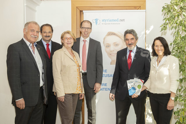 Leoben, Oesterreich, 21.04.2018, Chronik. Bild zeigt Vizebürgermeister Maximilian Jäger (Leoben), Martin Tötsch (Institut für Pathologie, LKH Hochsteiermark), Karin Kapp (Univ. Klinik für Radioonkologie und Strahlentherapie Graz), Thomas Aigmüller (Abteilung für Gynäkologie und Geburtshilfe, LKH Hochsteiermark),  Walter Fuhrmann (FA für Innere Medizin und Kardiologie) und Christa Leodolter (Ärztin für Allgemeinmedizin). Foto: klauspressberger.com
