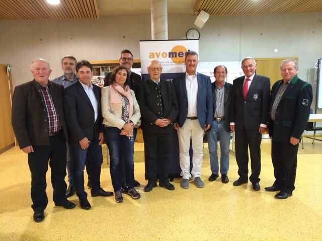 Strahlende Organisatoren und Partner der Dorfgesundheitswoche in Brixlegg.