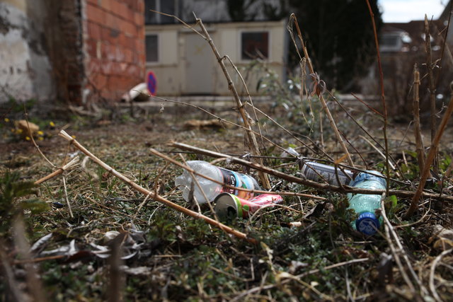 Abfall in der Brandruine in der Mühlgasse.