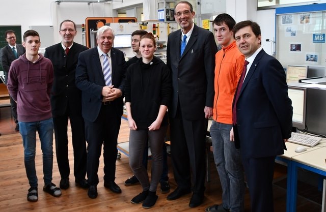 Bildungsminister Dr. Heinz  Faßmann, Bildungsdirektor Mag. Johann Heuras, Landesschulinspektor DI Dr. Wilhelm König, Direktor DI Martin Pfeffel beim Rundgang durch die HTL St. Pölten