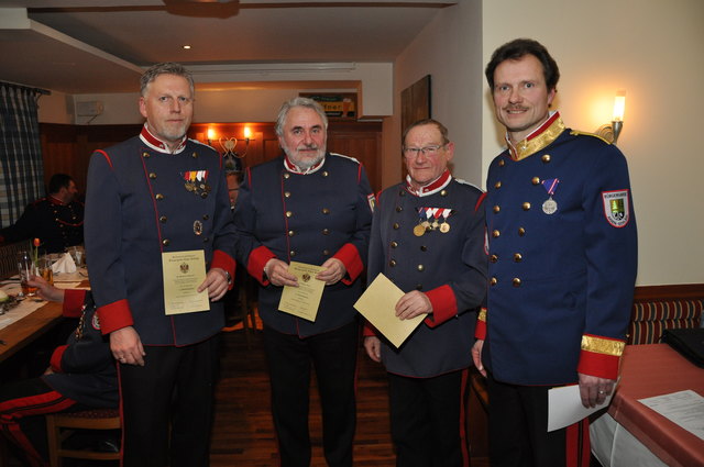 v. l. Manfred Lichtenauer, Walter Pöschl und Herbert Sommer, wurden zu Stabsfeldwebel ernannt.