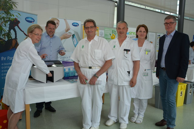 Highlight des diesjährigen Hygiene-Aktionstag am LKH Hartberg: der Semmelweis-Scanner, der zeigte, wie gründlich die Händedesinfektion erfolgte.