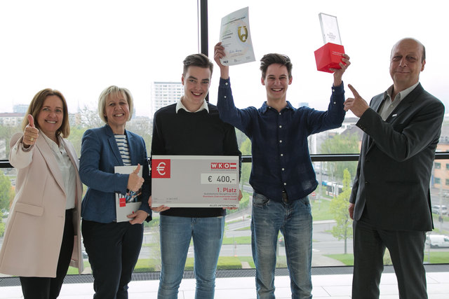 Von links: Sery-Froschauer (WKO OÖ), Anita Scheuchenpflug (HAK), Patrick Guttenbrunner (Vierzehn), David Seiberl (Kerschbaum), Gerhard Huber (LSI OÖ)