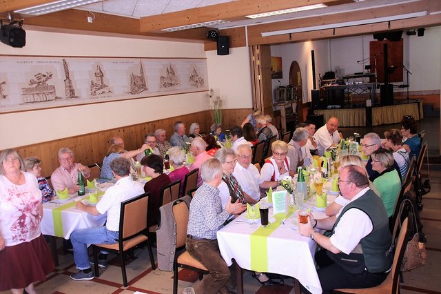 Geburtstags-Tafel
(Fotos: J. & M. Rathkolb)