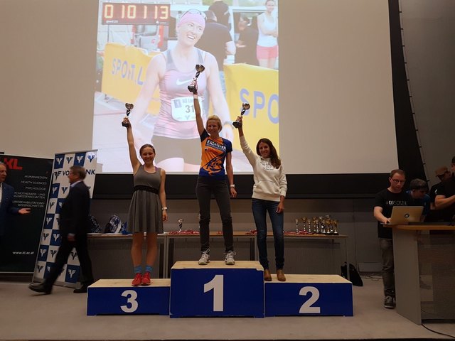 v.l.n.r. Erna Cervenova 11,6 in 0:57:26,75, eine Minute schneller war Nicole Puszter (W 40) und um 7/100 ging der Gesamtsieg an Barbara Kiener vom Triteam Krems
