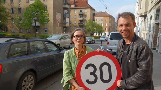 Weniger Tempo und mehr Sicherheit fordern die Grünen Bezirksräte Tanja Grossauer-Ristl und Benjamin Kann.