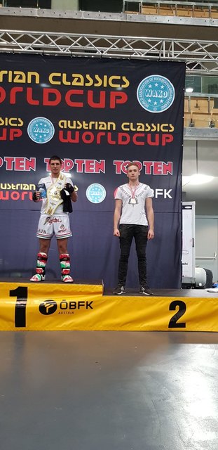 Eric Peschka (r.) holte sich den 2. Platz in der U19 Leichtkontakt -89kg.