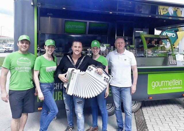 Manuel Eberhardt (Mitte) spielte bei der OMV Oberwart und gourmetfein-Tour auf.