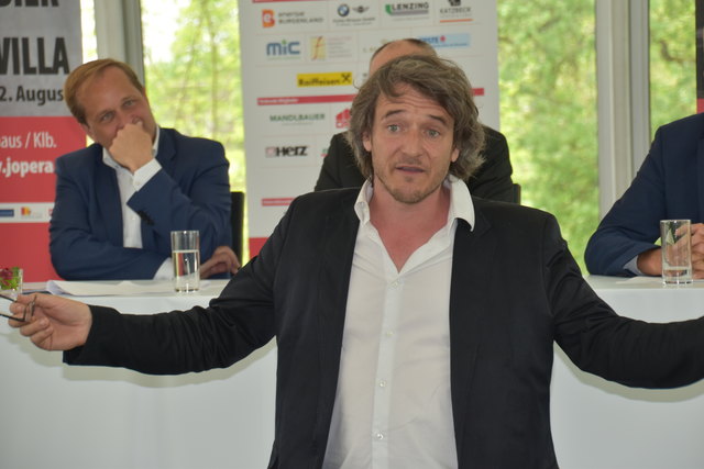 Musikkabarettist Christof Spörk gastiert mit seinen "Landstreich" am 9. September auf Schloss Tabor.