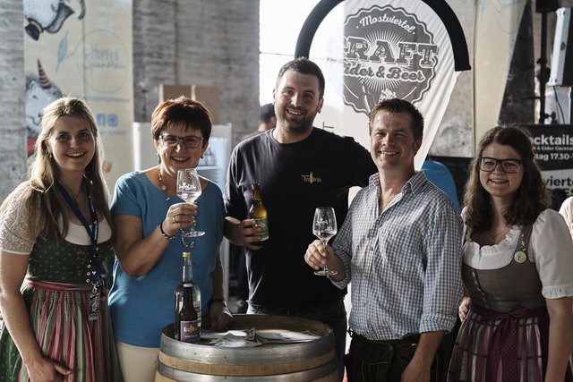Sandra Kirchstetter, Michaela Hinterholzer, Benjamin Bruckner, Martin Wagner und Bianca Steinauer.