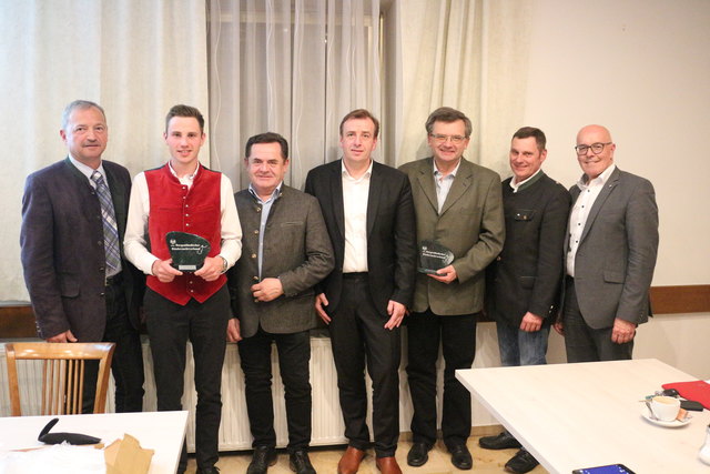 LK-Vizepräsident Werner Falb-Meixner, Maximilian Weber (wurde als bester Fleckviehzuchtbetrieb 2017 ausgezeichnet), Obmann des Bgld. Rinderzuchtverbandes Ök.-Rat Reinhard Jany, LA Christian Drobits, Gerhard Kappel (wurde als bester Holsteinzuchtbetrieb 2017 ausgezeichnet), Bgm. Kammerrat Johann Weber und Bgm. LA Georg Rosner