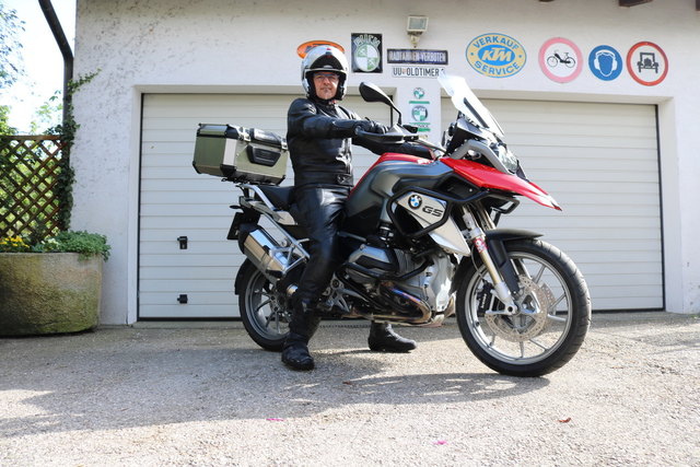 Josef Kolberger ist der Präsident des ETC Treffling. Er fährt seit seinem 18. Lebensjahr Motorrad und war früher Rennfahrer. | Foto: Kolberger