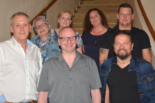 Vorne: Harald Huber, Peter Nöbauer und Alex Hofer; hinten: Christine Billinger, Barbara Strasser, Claudia Meixner und Fritz Erlinger. Nicht am Foto: Jürgen Strasser und Andrea Fürlinger.
