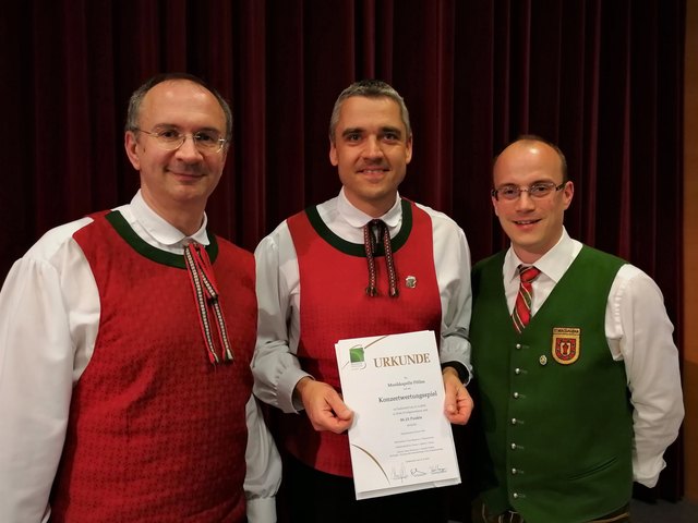 Kapellmeister Rainer Pötz, Obmann Hannes Ofenluger und Bezirksobmann Georg Jeitler.