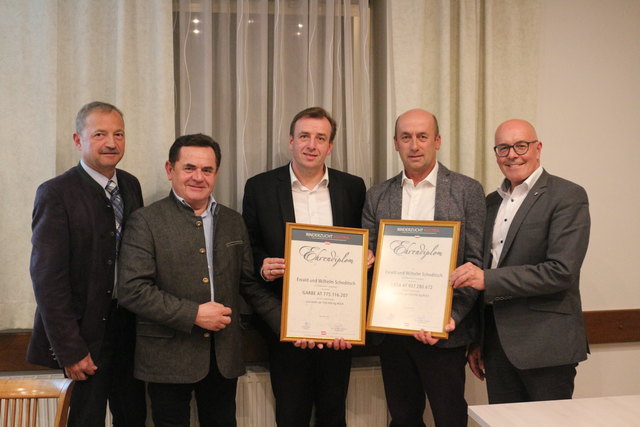 Die Generalversammlung des Burgenländischen Rinderzuchtverband erfolgte in Oberwart: LK-Vizepräsident Ing. Werner Falb-Meixner, Obmann des Bgld. Rinderzuchtverbandes Ök.-Rat Reinhard Jany, LA Christian Drobits, Wilhelm Schoditsch aus Welgersdorf (wurde für zwei 100.000-Liter-Kühe ausgezeichnet) und Bgm. LA Georg Rosner
