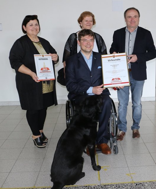 Eva Reuman, Hans-Jürgen Groß und Bürgermeister Georg Dillhof. | Foto: ÖZIV