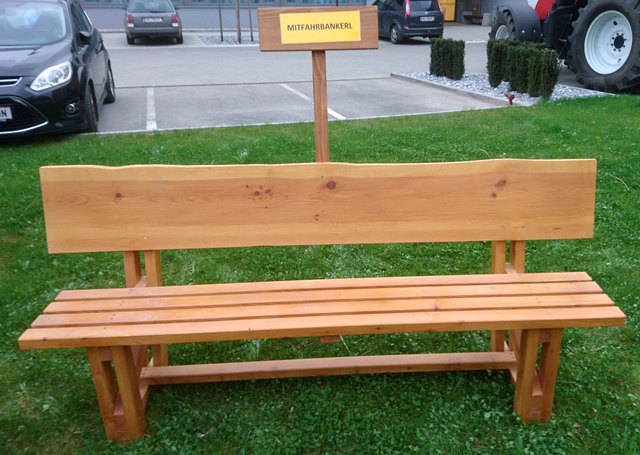 Ottnanger "Mitfahrbankerl": Wer darauf Platz nimmt, möchte mitgenommen werden. | Foto: Gemeinde Ottnang