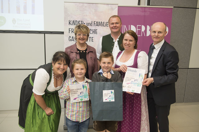 Der Martinhof der Familie Christina und Christian Schoberleitner ist erneut zur "Kinder- und Familienfreundlichen Gaststätte" ausgezeichnet worden, und das als einzige im Bezirk Deutschlandsberg.