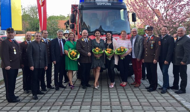 Im Anschluss an den Festakt lud die Feuerwehr Döppling zum gemütlichen Beisammensein ins Feuerwehrhaus. 