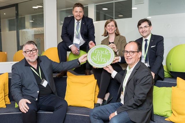 Bei der ersten Erlebnistour durch Logicdata: Eberhard Schrempf (CIS), Johannes Gradwohl (Logicdata), LR Barbara Eibinger-Miedl, Gernot Reiter (feinwork) und Walter Koch (Logicdata).