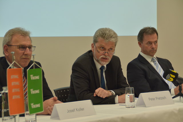 Josef Koller, Peter Pretzsch und Wolfgang Simmer (v.l.) präsentierten einmal mehr die Bilanz des Gartengeräteherstellers "Viking" in Langkampfen.