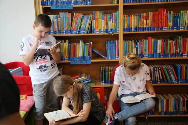Im Rahmen der "Lies-was-Wochen" galt es in der Bücherei von Groß St. Florian einen Code zu knacken. Die Kinder waren mit Begeisterung bei der Sache.