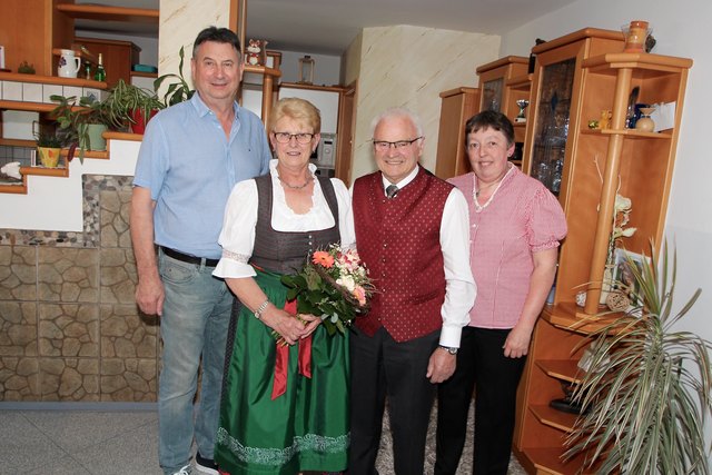 Anna und Josef Jeitler mit Bgm. Siegbert Handler und GR Gertraud Wilfinger.