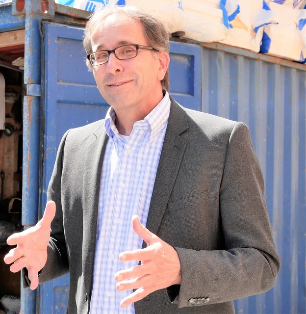 DI Markus Lechleitner, GF der Alpenländischen, begrüßte zum Spatenstich der neuen Wohnanlage in Sautens, die voraussichtlich im Juni 2019 fertiggestellt sein wird.