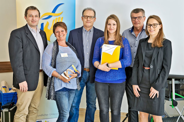 Foto/Xaver Lahmer: v.l.n.r. Ronald Söllner (Vorstandsvorsitzender DV-NÖSH), Sabine Hermann (NÖGKK Case Managerin, Mödling), Christian Kysela (NÖGKK St. Pölten), Melanie Feyertag (NÖGKK Case Managerin, Baden), Franz Schippany (Vorstandsmitglied DV-NÖSH), Mag. Nina Witzersdorfer