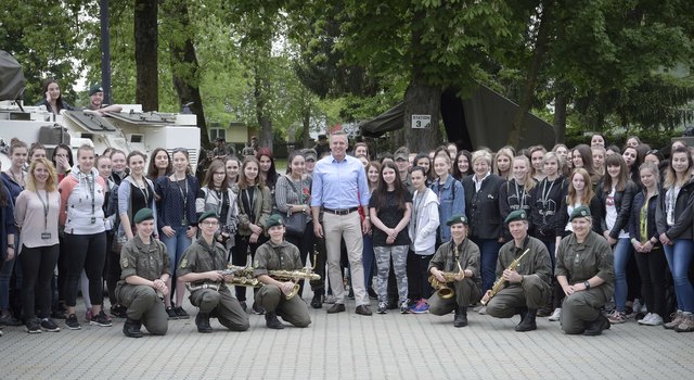 Einige potentielle Bewerberinnen für den Beruf der Soldatin wurden beim heutigen Girl`s Day gewonnen. | Foto: PUSCH