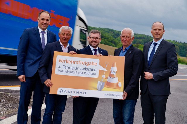 Rainer Irschik, Gerhard Bürg, Ludwig Schleritzko, Franz Heisler und Andreas Fromm geben die Fahrbahn frei.