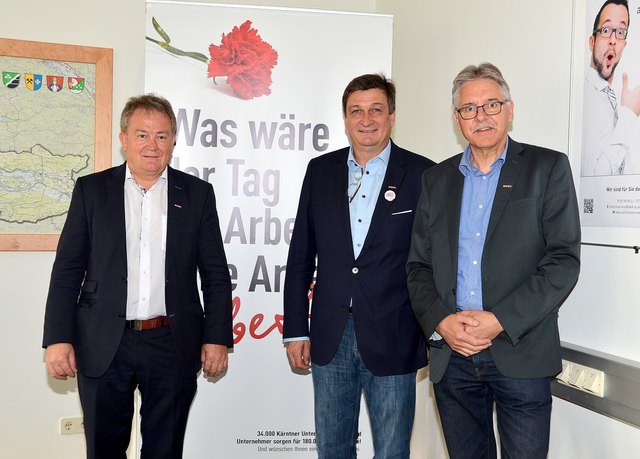 Präsident Jürgen Mandl mit Bezirksobmann Hannes Kandolf und Bezirksstellenleiter Werner Plasounig (re)