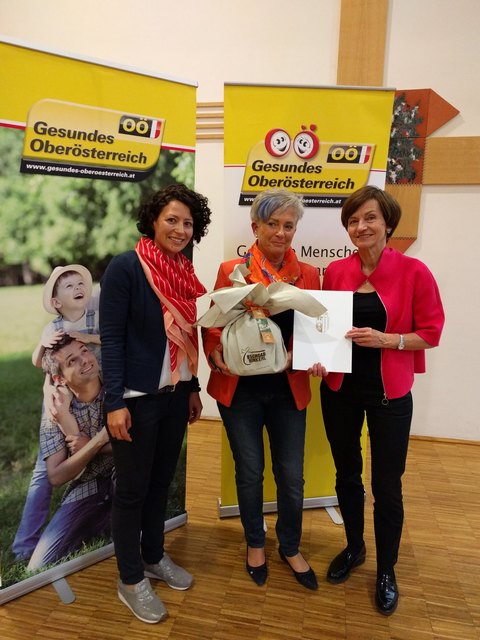 Anna Schmidauer (Regionalbetreuerin), Elfriede Hermüller (Arbeitskreisleitung Gesunde Gemeinde Pupping) und Elisabeth Weberberger (Abteilung Gesundheit) (v.l.)