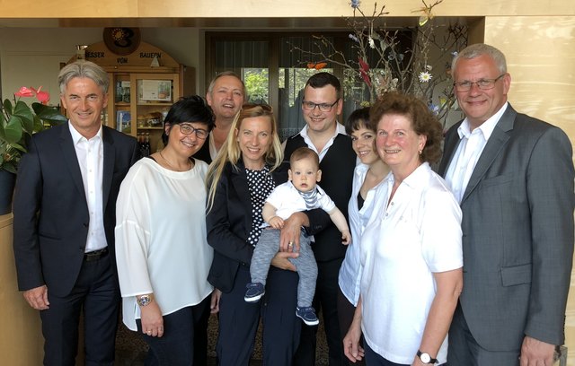 Familienministerin Bogner-Strauß mit ÖVP-Vertretern zu Besuch im Gasthaus Kedl in Urbersdorf. | Foto: ÖVP