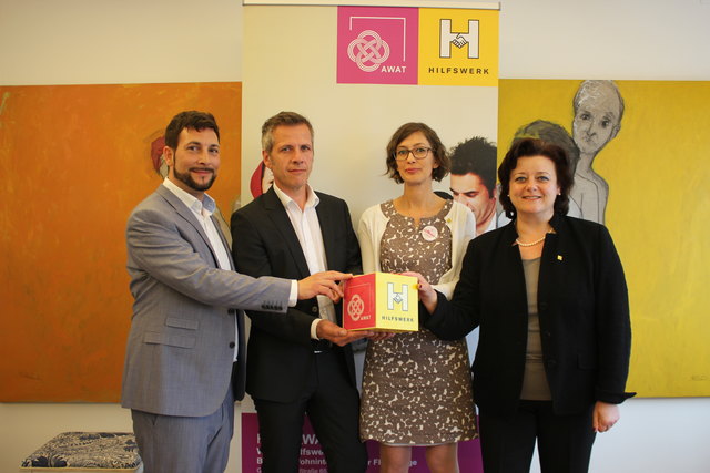 Bezirksvorsteher Markus Rumelhart; Roland Haller, Leiter KundInnenservice Fonds Soziales Wien; Christina Schilling, Leiterin Haus "AWAT"; Sabine Geringer, Geschäftsführerin Wiener Hilfswerk (v.li.) bei der Eröffnung.