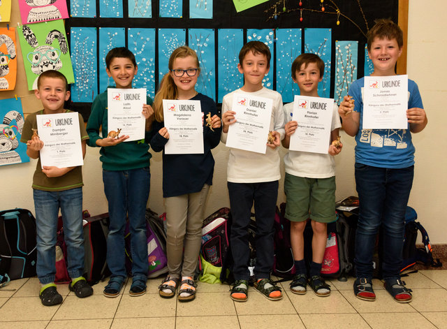 Känguru der Mathematik der Volksschule 2 in Kirchdorf/Krems. v.l.n.r. Damjan Miniberger - 1. Platz, Laith Aloui - 16. Platz, Magdalena Vorauer - 18. Platz, Daniel Rinnhofer - 26. Platz, Florian Rinnhofer - 18. Platz, Jonas Schmidlehner - 2. Platz