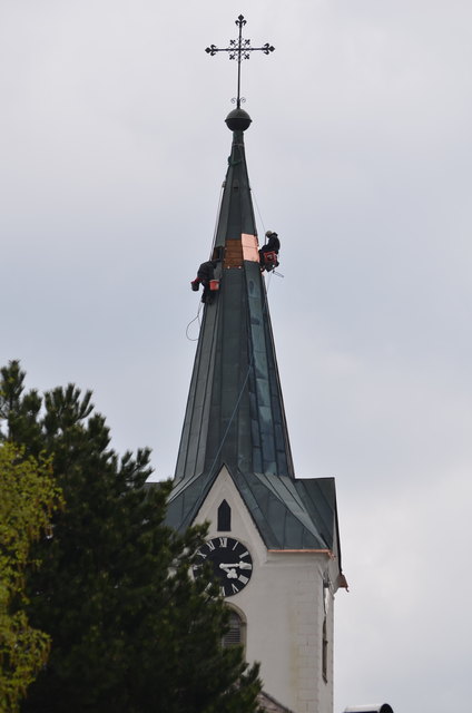 Abenteuerliche- und vor allem sportliche Sanierung des Kirchturmes mit enormen handwerklichem Geschick in Oberneukirchen!