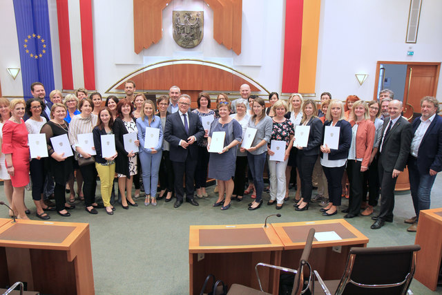 Das Schulsportgütesiegel in Gold,Silber und Bronze an insgesamt 23 bgld. Schulen für besonderes Engagement um den Schulsport. | Foto: BLMS