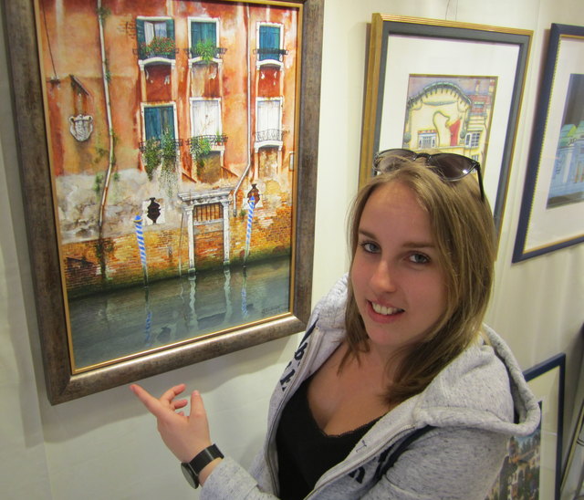 Denise Kari in der Galerie Anzbach.