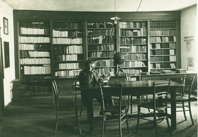 Bibliothek im Konsum 1930.