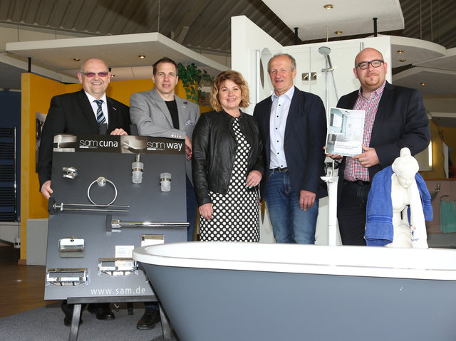 Foto 2: WKB/LEXI: Installationsunternehmen Varga von WK-Regionalstellenleiter Ronald Rasser (li.), Stephan Varga, Sonja und Leo Varga, Gemeindevorstand Florian Piff