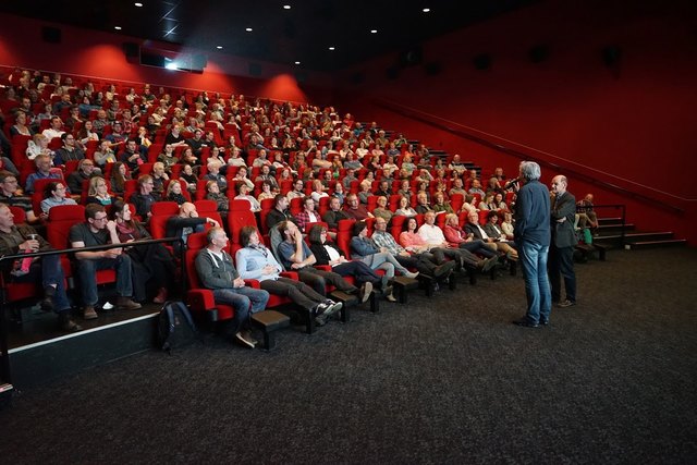 Der Saal war voll besetzt.