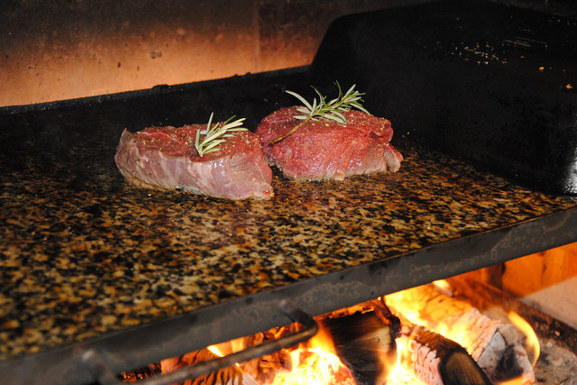 Das Grillgut braucht genügend Zeit