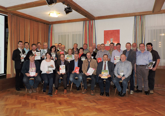 Vertreter der 14 Kernland-Gemeinden.
