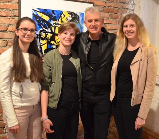 Jana Skorjanz mit Teresa und Sophie Moser sowie Paoa Richard Krämmer